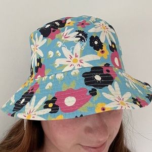 NWT Ivory Ella Floral Bucket Hat